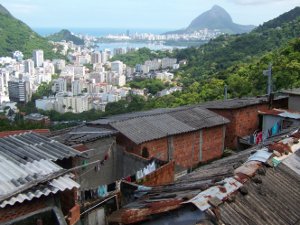 Houses on Morro Santa Marta over buildings in Botafogo