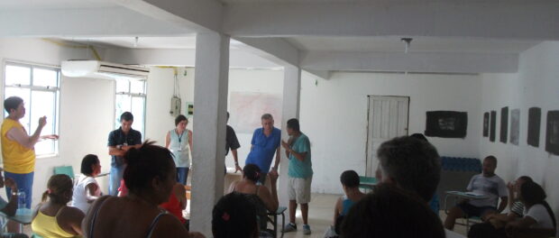 Meeting between Vidigal residents and CEDAE public servants to discuss water shortage.