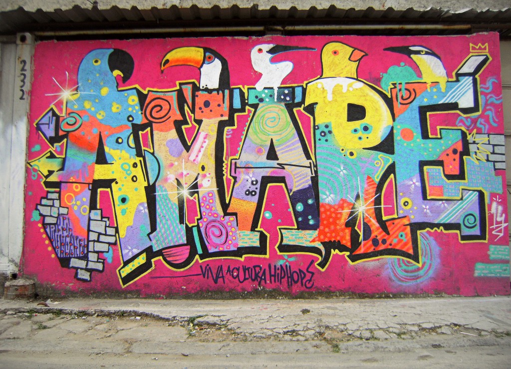  Graffiti wordplay of 'love' (amar) and 'Maré'. 