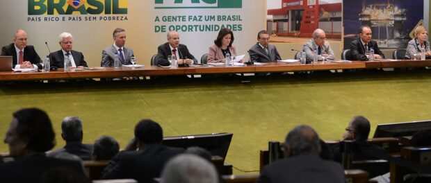 Government ministers announce the PAC 2 budget report in 2013. Photo by Antonio Cruz / Agência Brasil 