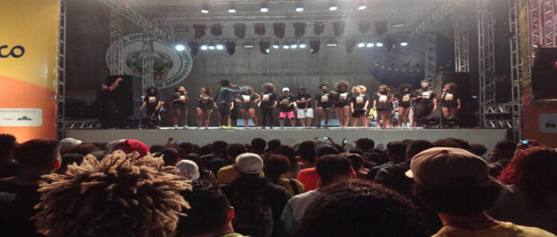 Finalists in female cateogry of Batalho Passinho Ouro line up on stage in Parque de Madureira. Photo by Thiago de Paula