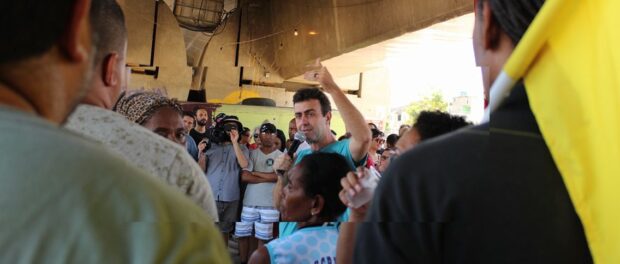 Freixo during a recent meeting in Manguinhos. Photo by ANF http://bit.ly/2fiU3hE