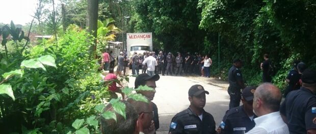 Military police block access to Horto