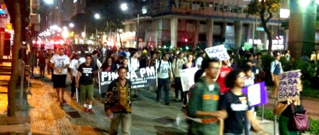Protest marching through city center. Photo by Maurício Campos Dos Santos.
