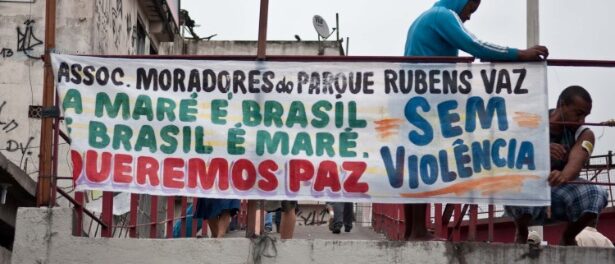Protesto na Maré contra violência e criminalização dos moradores em 2013. Foto: Reynaldo Vasconcelos/Futura Press