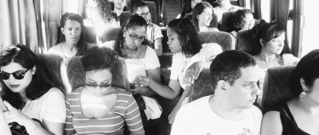 Leaders from eight of the vanguard sustainability projects across Rio de Janeiro's favelas on the bus on their way to Onda Verde for the first exchange.