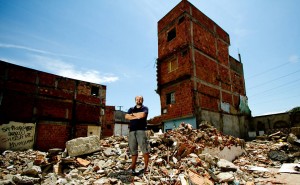 Left to live among the rubble, photo by Marcos Michael/Folhapress