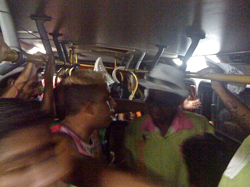  A cappella festivities on the bus between Acari and Madureira, the site of the parade.