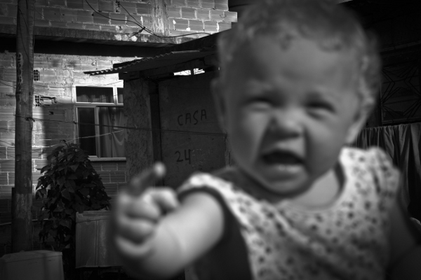 Aline, granddaughter of Dona Evanilde and Senhor Carlos, in front of her grandparents' house.