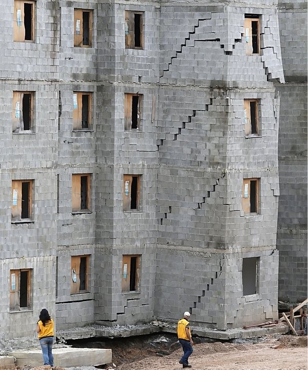 MINHA CASA, MINHA VIDA: Buildings for those left homeless by Rio rains aren't even ready yet and will already be demolished. Serious cracks appear in the works, budgeted at R$21,9 milhões (US$11 million). The federal government had promised the buildings would benefit 371 families and works would be delivered in April. No longer. The future residents have been living in temporary shelter for two years.