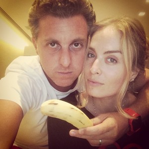 TV presenters Luciano Huck and Angélica pose with a banana in a photo posted on Facebook with the hashtag #WeAreAllMonkeys