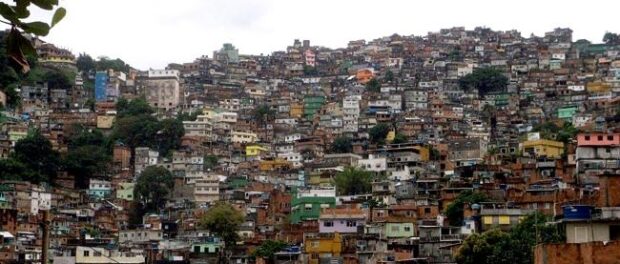 rocinha gold-plated gun