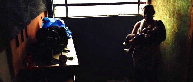 25-year-old Camila Lourenço da Silva inside the room where she lives with her two children (Photo by Henrique Coelho/G1)