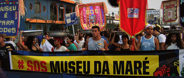 Banners at the Museu da Maré March