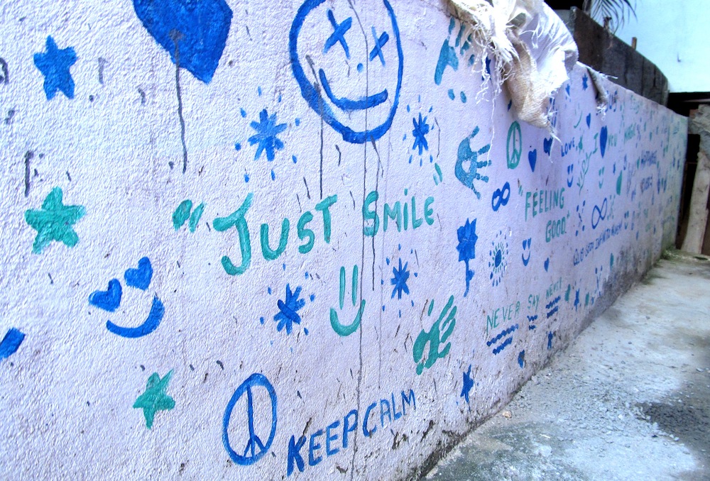 Santa Marta 'just smile' wall