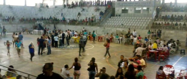 Nova Tuffy residents in Olaria Atlético Club for registration. Photo courtesy of Jornal Alemão de Notícias.