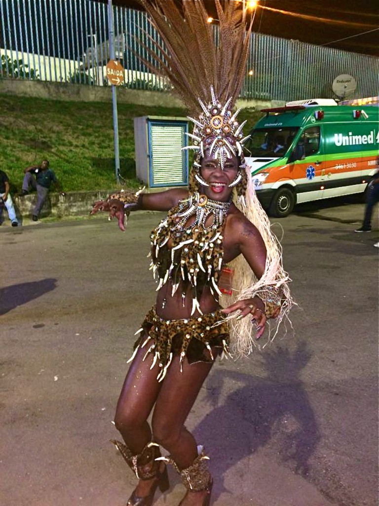 Monica makes a fierce pose, she is dressed to support Beija Flor's theme honoring Equatorial Guinea.