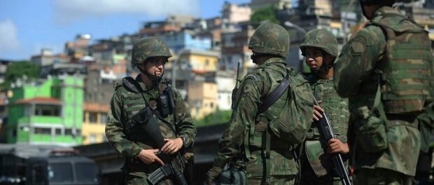 Military forces in Maré. Photo by Folha Press