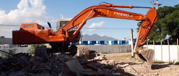 Bulldozer in Vila Autódromo