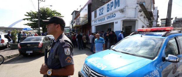 May 1, 2015 - Military Police continue process of replacing the army in Maré. Photo by André Gomes de Melo / GERJ 