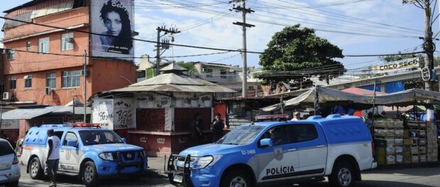 Military Police vans in Maré