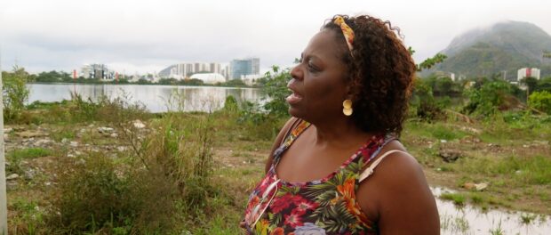 Heloisa Helena wants to dedicate her retirement to saving the polluted Lagoon she called home and to rebuilding her Candombé center in the portion of Vila Autódromo that will be preserved