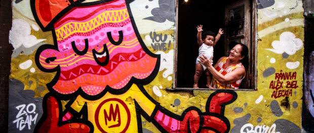Meeting of Favela 8 – one of the world's biggest graffiti events, at Vila Operária, Duque de Caxias, which featured a mutirão (day of collective action) by hundreds of artists. Photo by Paulo Barros, December 1, 2013.