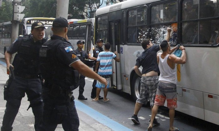 Segregration, Vigilantism & Protest: Responses to Rio's Beach Robberies - RioOnWatch