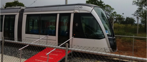 The light rail, or Veículo Leve sobre Trilhos (VLT), is still preliminary test phases. Photo credit: Nicole Melhado, G1