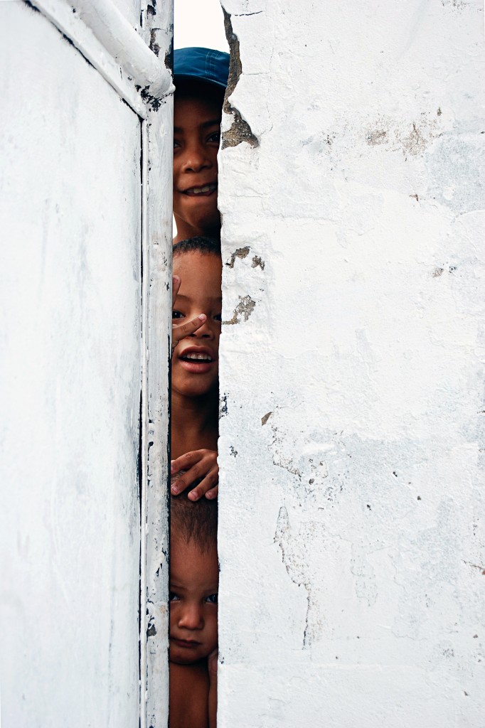 Francisco Valdean, “Youth in Timbau favela” – catching Maré kids peeking and playing Francisco Valdean, “Youth in Timbau favela” – catching Maré kids peeking and playing