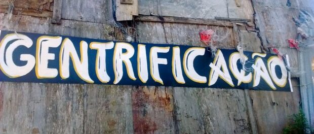 Gentrification banner in Santa Marta