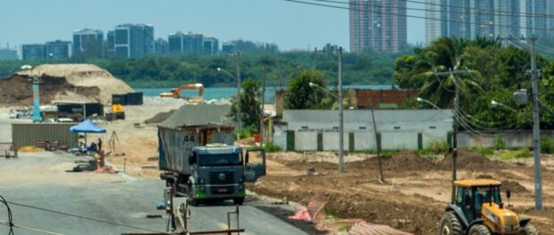 Work on the Olympic Park next to Vila Autódromo