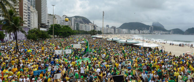 Protest in Copacabana on March 13. Photo by Tânia Rêgo/Agência Brasil