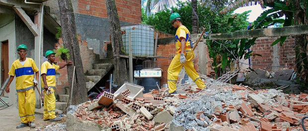 Housing demolitions resumed March 26, 2014, the day after the court injunction was overturned (3/25). So far, all demolitions were families who opted for financial compensation or Parque Carioca resettlement housing. 