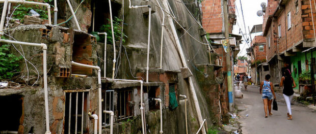 Improvised water system in Pica-Pau