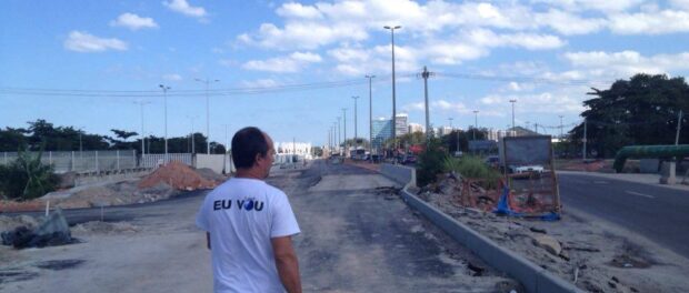 Delmo planted trees along the boundaries of Vila Autódromo