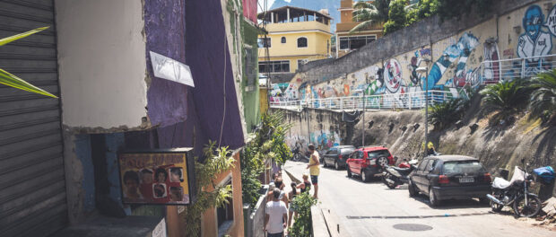 Erik leads a tour through Rocinha. Photo by Darko Boskovic