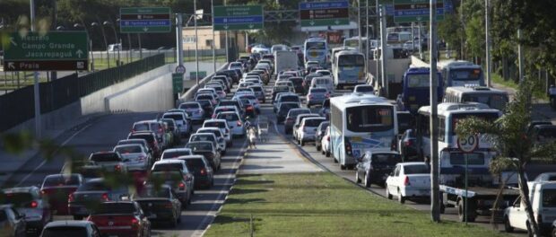 Heavy traffic in Barra da Tijuca. Photo by Angelo Antônio Duarte / Agência O Globo