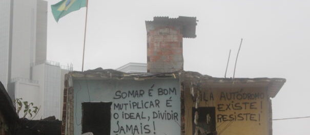 Residents express their indignation and hopes on the walls that are still standing among the rubble in Vila Autódromo. Photo by Miriane Peregrino.