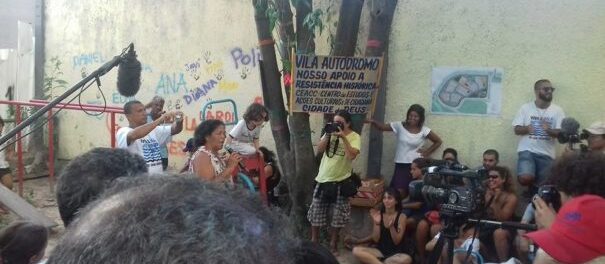 On February 27 2016, Vila Autódromo residents presented their Popular Plan for the upgrading of their community, but the Rio city government went ahead with its own plan, without the community’s participation. The Popular Plan won an international urbanism prize, Urban Age Award, in 2013. Photo by Miriane Peregrino.