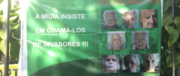 Horto protest banner at the gates of the community