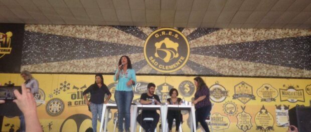 Dorotéa Frota Santana, coordinator of Rio de Janeiro's teachers' union, speaks at an assembly on 6/29/2016. 