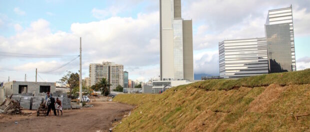 Construction of hotels and other buildings as part of the Olympics complex next to Vila Autódromo.