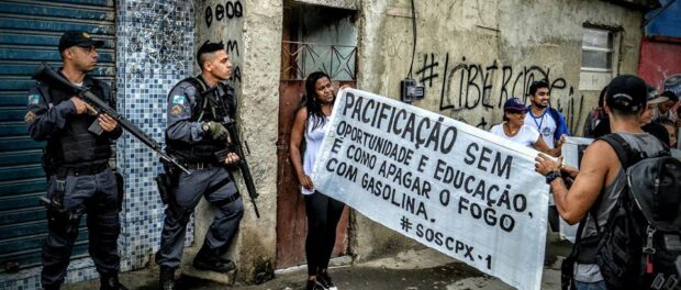 "Pacification without opportunity and education is like putting out a fire with gasoline". Photo by Carlos Coutinho / Coletivo Papo Reto