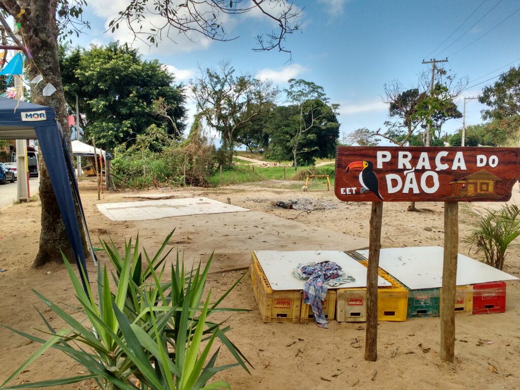 The community has dedicated a square on land it occupied from TDT to the memory of Jaison Caique Santos, whose nickname was Dão.