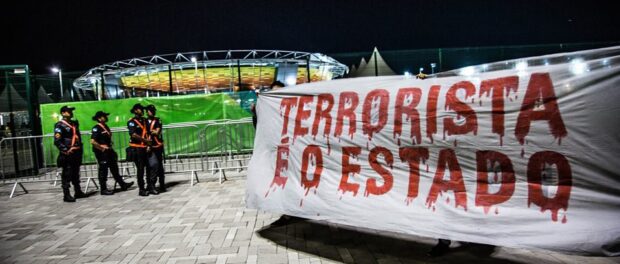 "It's the state that's terrorist." Photo from Os Jogos de Exclusão Facebook page