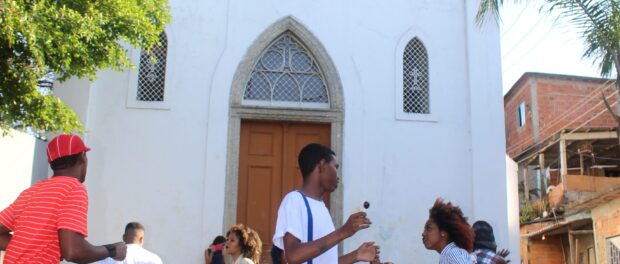 Youth from Efeito Urbano perform in front of the church. Photo by Miriane Peregrino