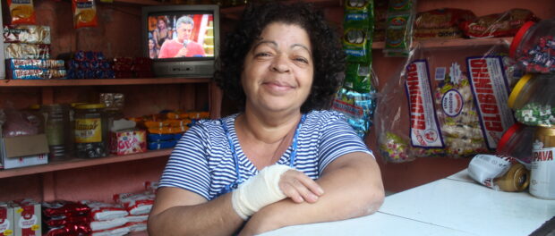 Vera Lúcia in her bar in Providência. Photo by Miriane Peregrino