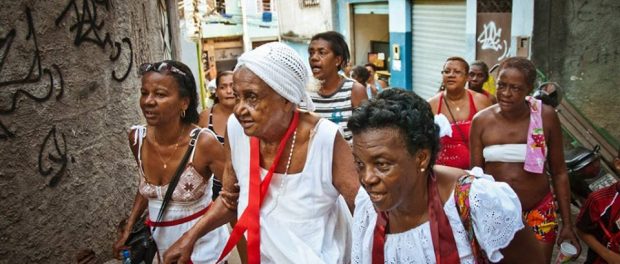 Tia Dorinha in procession to São Sebastião