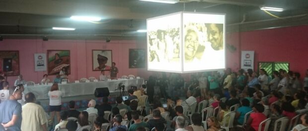 Residents gather in Mangueira on September 18